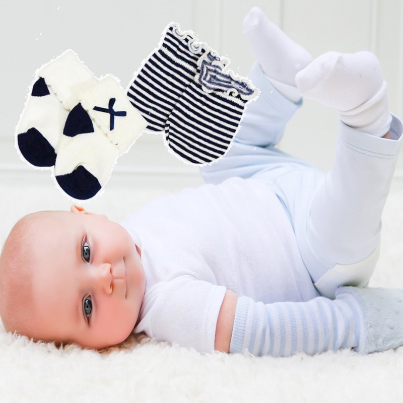 Baby’s Socks & Mittens Set