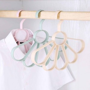 Wind Fan Shaped Scarf Hanger